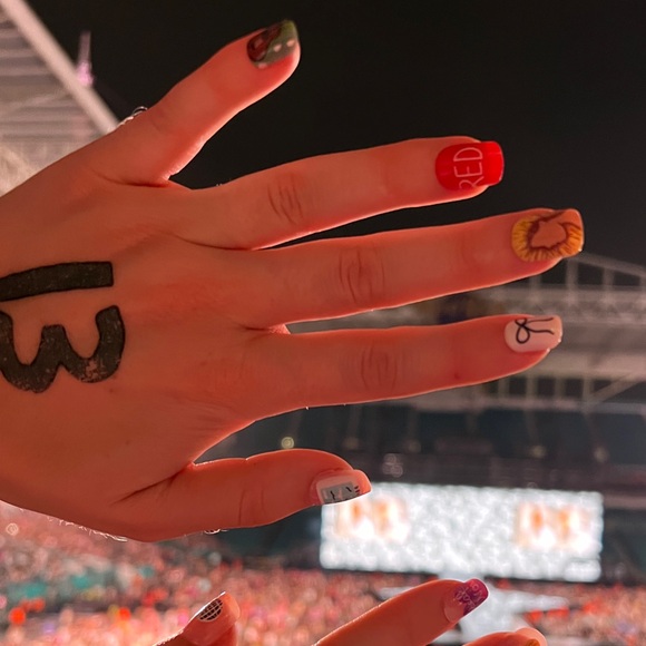 Swiftie Press On Nails Taylor Swift The Eras Tour Fake Nail Set Glue On Acrylic - Picture 11 of 12
